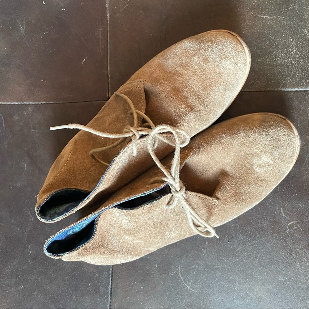 Lucky Brand Tan Chukka Boots with Suede Upper